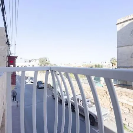 Апартаменты Full Air-conditioned, 2 Bedroom Apt. Zejtun