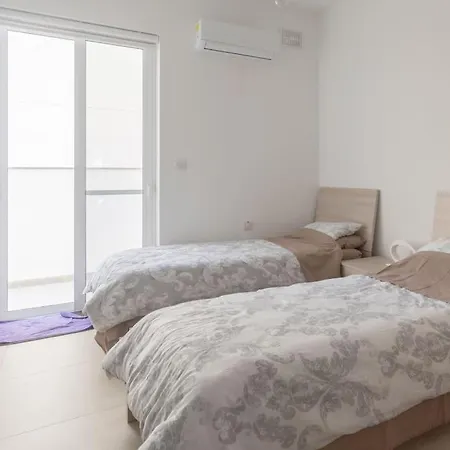 Appartement Full Air-conditioned, 2 Bedroom Apt.