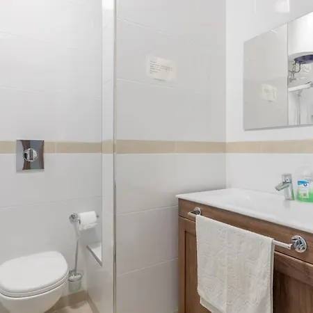 Full Air-conditioned, 2 Bedroom Apt. Apartment Zejtun