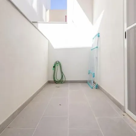 Full Air-conditioned, 2 Bedroom Apt. Apartment