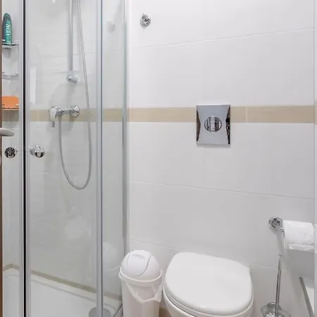 Full Air-conditioned, 2 Bedroom Apt. Zejtun