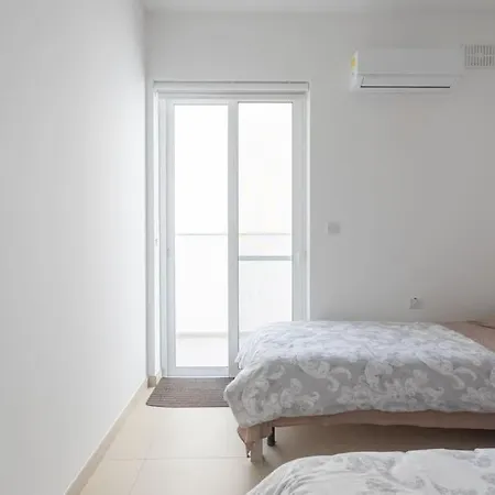Full Air-conditioned, 2 Bedroom Apt. Apartment