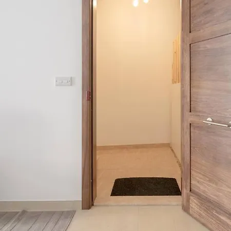 Full Air-conditioned, 2 Bedroom Apt. *