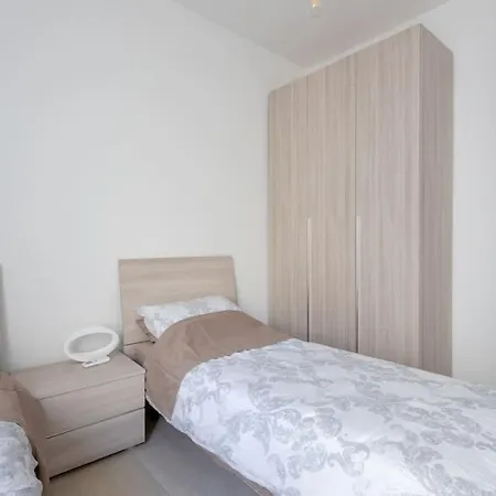 Appartement Full Air-conditioned, 2 Bedroom Apt. *