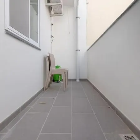 Appartement Full Air-conditioned, 2 Bedroom Apt. *