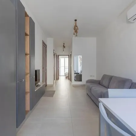 Full Air-conditioned, 2 Bedroom Apt. *