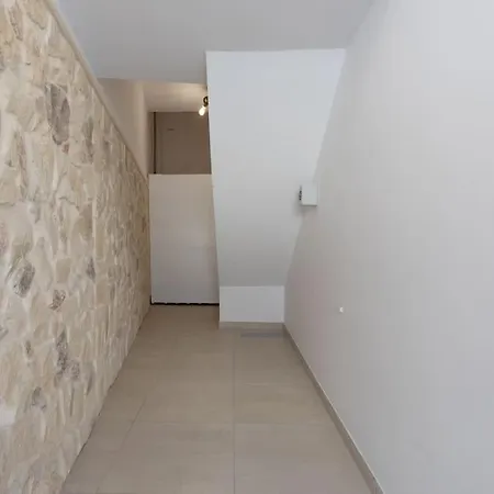 Full Air-conditioned, 2 Bedroom Apt. * Żejtun