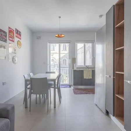 Full Air-conditioned, 2 Bedroom Apt. *